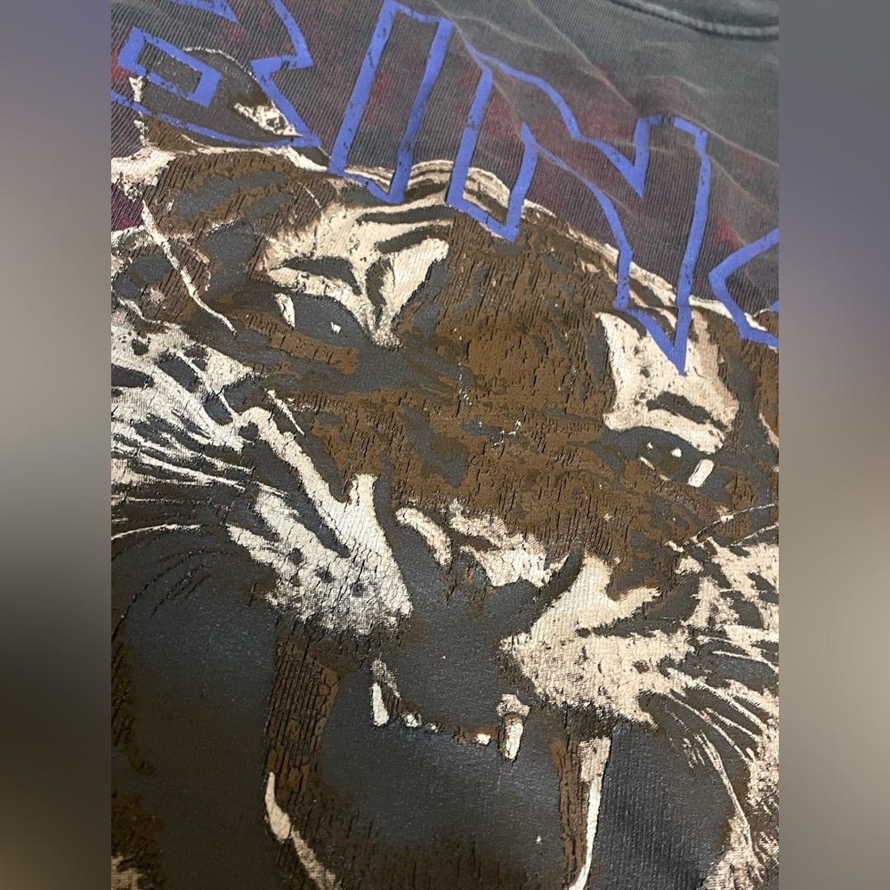 Vintage-Style Black Graphic Tiger Sweatshirt - Picture 3 of 10